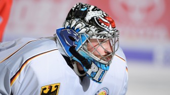 Panther-Maske, Deutschland-Trikot: Timo Pielmeier bestreitet den Deutschland Cup 2017. Foto: City Press Panther-Maske, Deutschland-Trikot: Timo Pielmeier bestreitet den Deutschland Cup 2017. Foto: City Press
