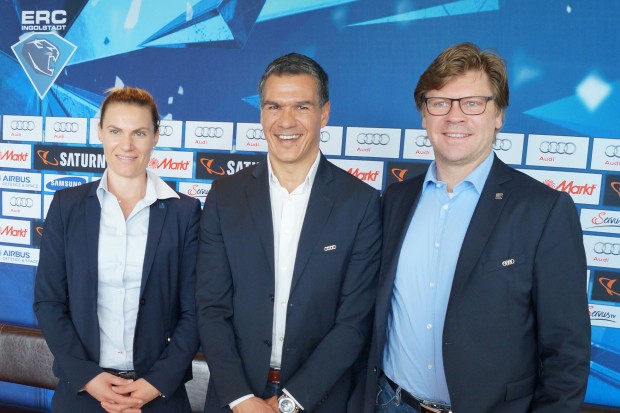 Manny Viveiros (Mitte) ist der neue Cheftrainer des ERC Ingolstadt. Peppi Heiß (rechts) assistiert ihm, Maritta Becker unterstützt das Duo als Fitnesstrainerin.