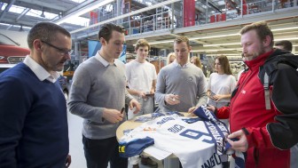 Autogrammstunde mit den Audi-Mitarbeitern im Werk Ingolstadt. Foto: Audi Autogrammstunde mit den Audi-Mitarbeitern im Werk Ingolstadt. Foto: Audi
