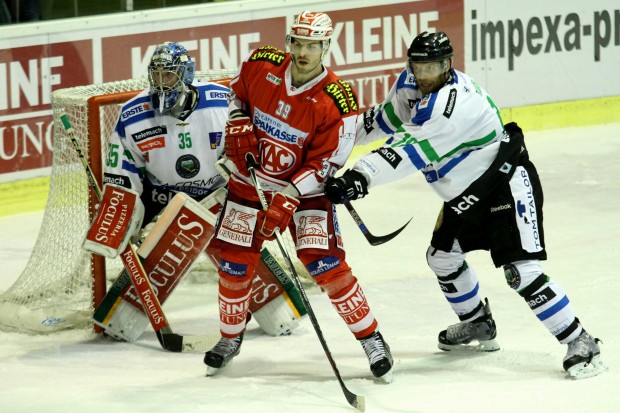Jean-Francois Jacques (Mitte) verfügt über NHL- wie auch Champions Hockey League-Erfahrung. Foto: Klagenfurter AC