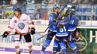 Tor! Jubel nach Brandon Bucks 2:0. Foto: st-foto.de / Johannes Traub Tor! Jubel nach Brandon Bucks 2:0. Foto: st-foto.de / Johannes Traub