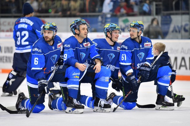 Diese Kollegen freuen sich auf Sie und Ihre Kollegen - beim After-Work-Hockey. Foto: ST-Foto.de / Johannes Traub  