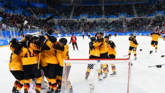 Deutschland schlägt Kanada im Halbfinale mit 4:3 und steht erstmals in einem Olymischen Finale.
Foto: Matt Zambonin/HHOF-IIHF Images Deutschland schlägt Kanada im Halbfinale mit 4:3 und steht erstmals in einem Olymischen Finale.
Foto: Matt Zambonin/HHOF-IIHF Images