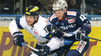 Da spielten sie noch gegeneinander: Petr Taticek (links) im Duell mit Neuzugang Laurin Braun. Foto: City Press Da spielten sie noch gegeneinander: Petr Taticek (links) im Duell mit Neuzugang Laurin Braun. Foto: City Press