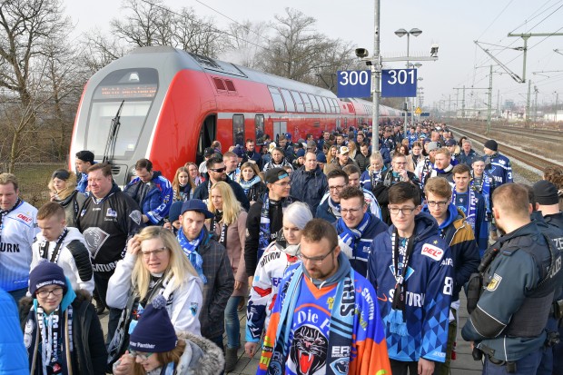 Am 3. Dezember reisen die Panther-Fans mit dem Zug zum Derby nach Nürnberg. 
Foto: Johannes TRAUB / JT-Presse.de