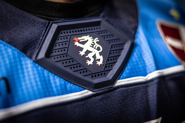Das neue Patch am Kragen wertet das Trikot optisch auf.
Foto: Stefan Bösl