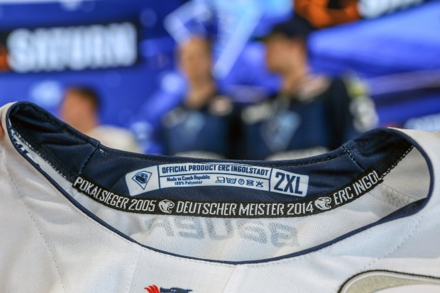 The Authentic has a strengthend colla and a necktape naming the two big titles of ERC. (Foto: Bösl)