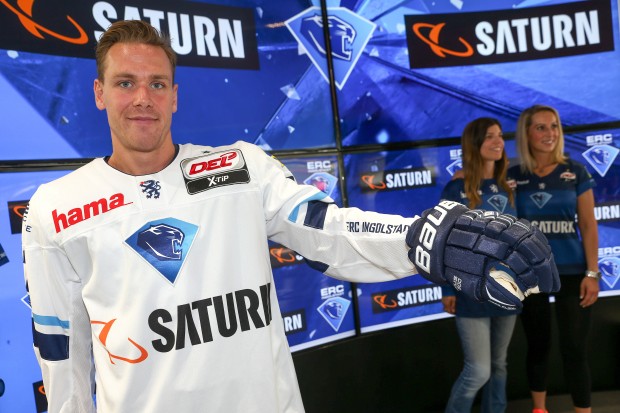 Alexander Barta in the new away jersey. (Foto: Bösl)