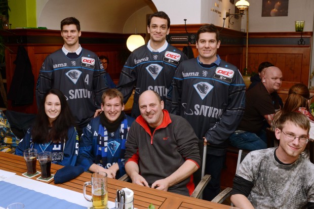 Das neue Trikot wurde den Fans beim Stammtisch vorgestellt (Foto: Xaver Habermeier)