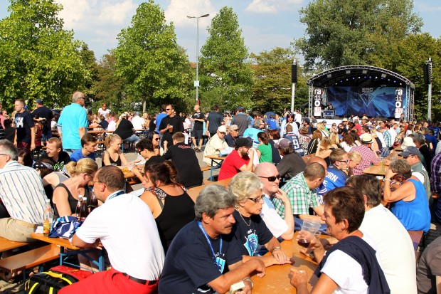 Biergartenwetter herrschte auf der Saisoneröffnungsfeier. Foto: Jürgen Meyer             