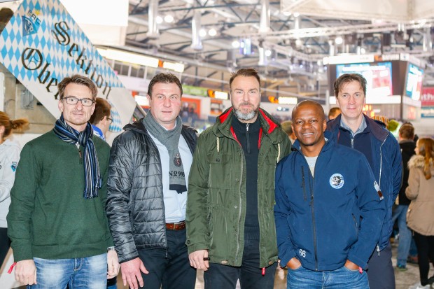 Ehemalige Panther-Spieler bei der Autogrammstunde. Foto: Strisch