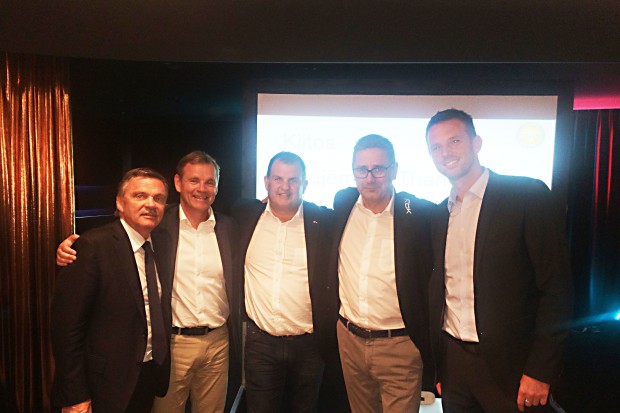 v.l.n.r.: René Fasel (IIHF), Hakan Loob (Vizepräsident E.H.C.), Marc Lüthi (Präsident E.H.C.), Jürgen Arnold (Vizepräsident E.H.C.),
Richard Lintner (E.H.C Board)