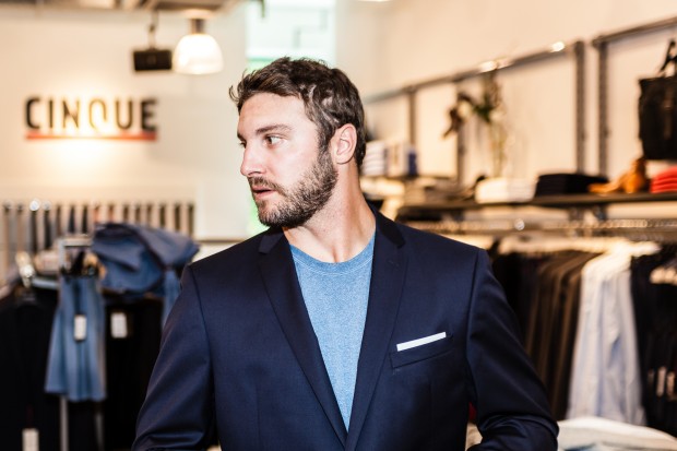 Frisch eingekleidet bei CINQUE, neu in Ingolstadt: Brett Olson. Foto: Marcus Dunst