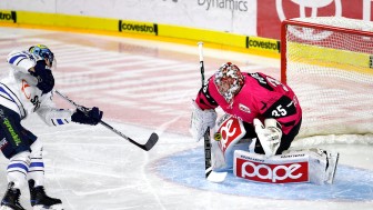 Justin Peters hielt Köln im Spiel, ehe die Haie dann vorne zuschlugen. Foto: Andreas Dick Justin Peters hielt Köln im Spiel, ehe die Haie dann vorne zuschlugen. Foto: Andreas Dick