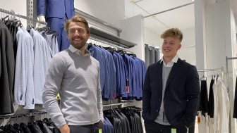Wojciech Stachowiak und Simon Gnyp bei der Anprobe der Klamotten. Wojciech Stachowiak und Simon Gnyp bei der Anprobe der Klamotten.