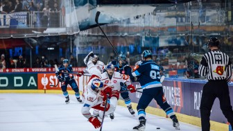Daniel Schmölz und die Panther konnten sich gegen Salzburg durchsetzen.
Foto: Gintare Karpaviciute/EC Red Bull Salzburg Daniel Schmölz und die Panther konnten sich gegen Salzburg durchsetzen.
Foto: Gintare Karpaviciute/EC Red Bull Salzburg