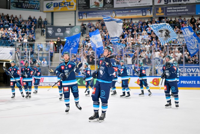 Gemeinsam mit den Kollegen zum ERC.
Bares Gelsp sparen mit den Gruppenrabatten beim After Work Hockey.
Foto: Johannes Traub/JT-Presse.de