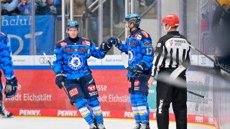 Der ERC um Daniel Pietta (li.) und Abbott Girduckis empfangen Berlin.
Foto: Johannes Traub/JT-Presse.de