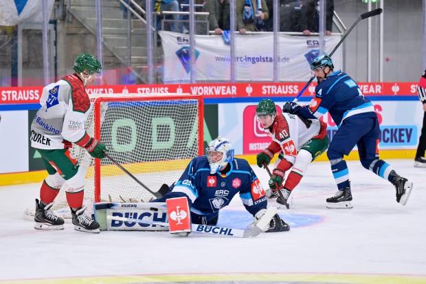 ERC-Goalie Nico Pertuch zeigte eine starke Partie.
Foto. Johannes Traub/JT-Presse.de