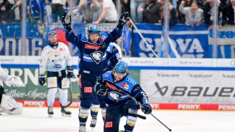 Sam Ruopp bejubelt sein Siegtor.
Foto: Johannes Traub/JT-Presse.de