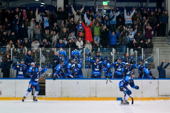 Das entscheidende Tor zum 4:2 wurde frenetisch bejubelt.
Foto: Johannes Traub/JT-Presse.de
