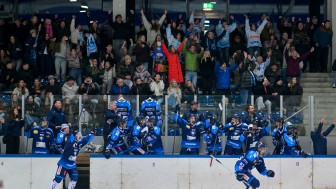 Das entscheidende Tor zum 4:2 wurde frenetisch bejubelt.
Foto: Johannes Traub/JT-Presse.de Das entscheidende Tor zum 4:2 wurde frenetisch bejubelt.
Foto: Johannes Traub/JT-Presse.de