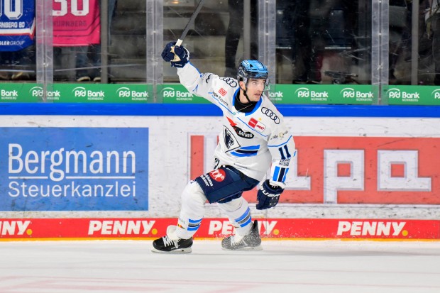In der ersten Runde sind unter anderem das Auswärtstrikot und der Helm von Kenny Agostino zu haben.
Foto: Johannes Traub/JT-Presse.de