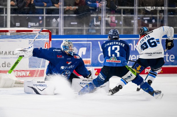 Daniel Pietta erzielte das Siegtor kurz vor Ende des zweiten Drittels.
Foto: City-Press Daniel Pietta erzielte das Siegtor kurz vor Ende des zweiten Drittels.
Foto: City-Press