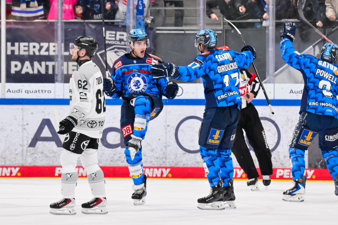 Tore satt gab es im Heimspiel zu bejubeln.
Foto: Johannes Traub/JT-Presse.de