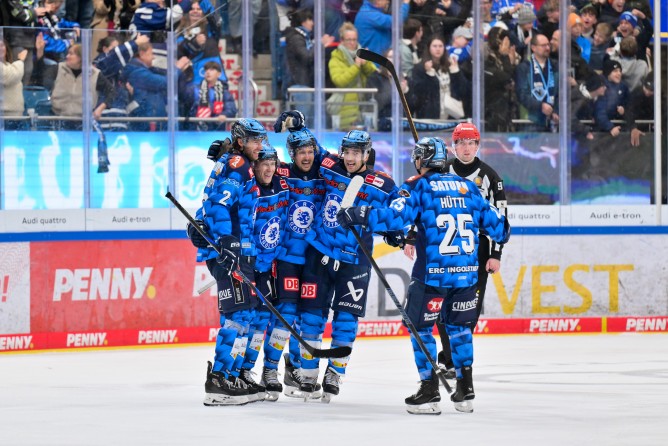 Die Panther schlagen auch Schwenningen in der SATURN-Arena.
Foto: Johannes Traub/JT-Presse.de
