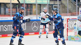 Der ERC bejubelt im Heimspiel gegen Aufsteiger Dresden einen Sieg.
Foto: Johannes Traub/JT-Presse.de