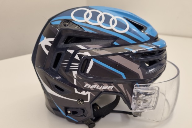 Unter anderem der Helm von Daniel Pietta ist aktuell zu haben.
