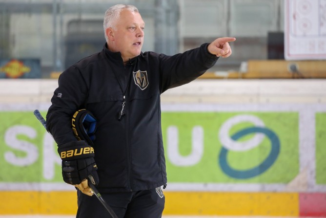 Mike Kelly war ein Jahrzehnt als Assistant Coach in der NHL aktiv.
