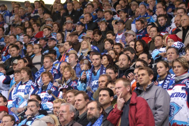 Gespannte ERC Fans, immer noch 1:1