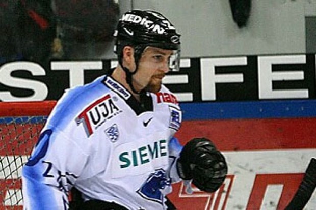 Zwei Tore und eine Spieldauerdisziplinarstrafe für Doug Ast