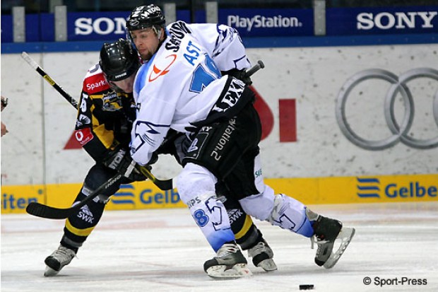 Doug Ast gegen Daniel Kunce