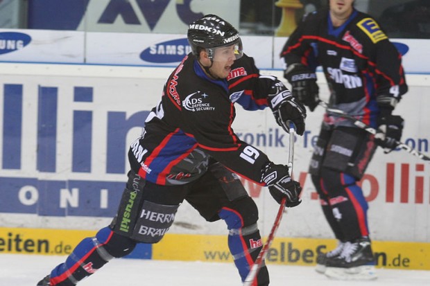 Doppelpack und Game-Winning-Goal durch Joe Motzko. Foto: Stefan Bösl - www.kbumm.de
